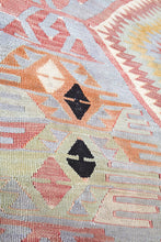 Lade das Bild in den Galerie-Viewer, Vintage Anatolian Kilim  175x240 cm .
