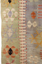 Lade das Bild in den Galerie-Viewer, Vintage Anatolian Kilim  175x240 cm .
