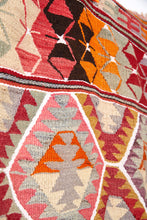 Lade das Bild in den Galerie-Viewer, Vintage Anatolian Barak Kilim  155x245 cm .
