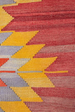 Lade das Bild in den Galerie-Viewer, Vintage Anatolian Kilim  122x194 cm .
