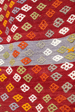 Lade das Bild in den Galerie-Viewer, Vintage Anatolian Kilim  123x145 cm .
