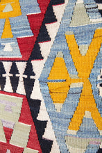 Lade das Bild in den Galerie-Viewer, Vintage Anatolian Kilim  188x257 cm
