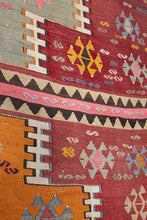 Lade das Bild in den Galerie-Viewer, Vintage Anatolian Kilim  175x258 cm .
