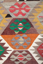 Charger l&#39;image dans la galerie, Vintage Anatolian Tavas Kilim  140x250 cm
