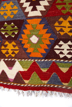 Lade das Bild in den Galerie-Viewer, Vintage Anatolian Tavas Kilim  122x218 cm
