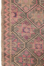 Lade das Bild in den Galerie-Viewer, Vintage Anatolian Cicim Kilim  173x273 cm .
