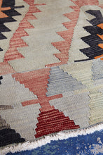 Lade das Bild in den Galerie-Viewer, Vintage Anatolian Kilim  184x345 cm .
