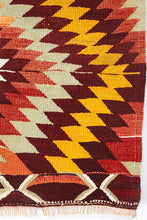 Lade das Bild in den Galerie-Viewer, Vintage Anatolian Kilim  95x130 cm
