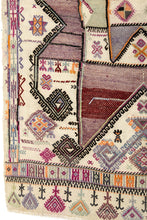 Lade das Bild in den Galerie-Viewer, Vintage Anatolian Kilim  116x156 cm .
