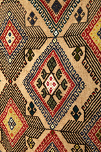 Lade das Bild in den Galerie-Viewer, Vintage Anatolian Kilim  140x165 cm
