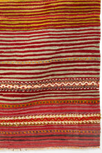 Lade das Bild in den Galerie-Viewer, Vintage Anatolian Kilim  130x170 cm
