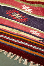 Lade das Bild in den Galerie-Viewer, Vintage Anatolian Kilim  157x264 cm .
