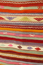 Charger l&#39;image dans la galerie, Vintage Anatolian Kilim  120x179 cm .
