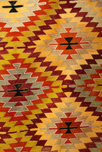 Lade das Bild in den Galerie-Viewer, Vintage Anatolian Kilim  160x266 cm .
