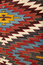 Lade das Bild in den Galerie-Viewer, Vintage Anatolian Kilim  161x300 cm .

