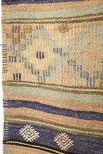 Lade das Bild in den Galerie-Viewer, Vintage Anatolian Kilim  192x350 cm .
