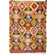Lade das Bild in den Galerie-Viewer, Vintage Anatolian Tavas Kilim  121x171 cm .

