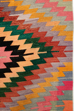 Lade das Bild in den Galerie-Viewer, Vintage Anatolian Kilim  132x243 cm .
