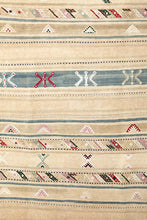 Lade das Bild in den Galerie-Viewer, Vintage Anatolian Kilim  150x294 cm .
