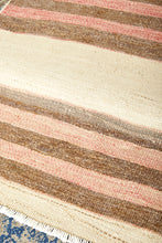 Lade das Bild in den Galerie-Viewer, Vintage Anatolian Runner Kilim  82x448 cm .
