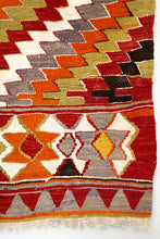 Lade das Bild in den Galerie-Viewer, Vintage Anatolian Kilim  79x133 cm .

