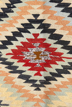 Lade das Bild in den Galerie-Viewer, Vintage Anatolian Kilim   179x251 cm .
