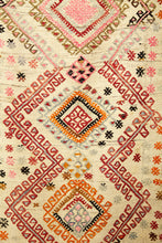 Lade das Bild in den Galerie-Viewer, Vintage Anatolian Runner Kilim  91x357 cm .
