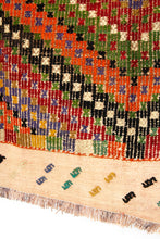 Lade das Bild in den Galerie-Viewer, Vintage Anatolian Cicim Kilim  125x128 cm .
