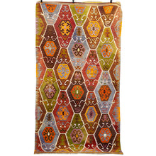 Lade das Bild in den Galerie-Viewer, Vintage Anatolian Barak Kilim  150x171 cm .
