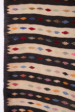 Lade das Bild in den Galerie-Viewer, Vintage Anatolian Kilim 160x215 cm .

