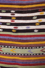 Lade das Bild in den Galerie-Viewer, Vintage Anatolian Kilim  176x256 cm .
