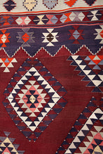 Lade das Bild in den Galerie-Viewer, Vintage Anatolian Karakecili Kilim 166x254 cm .
