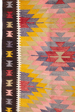 Lade das Bild in den Galerie-Viewer, Vintage Anatolian Kilim  197x286 cm .
