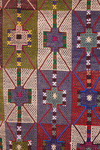 Lade das Bild in den Galerie-Viewer, Vintage Anatolian Cicim Kilim  174x228 cm .
