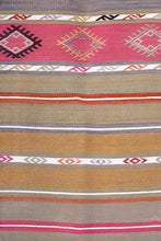 Lade das Bild in den Galerie-Viewer, Vintage Anatolian Runner Kilim  57x277 cm .
