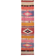 Lade das Bild in den Galerie-Viewer, Vintage Anatolian Runner Kilim  60x266 cm .
