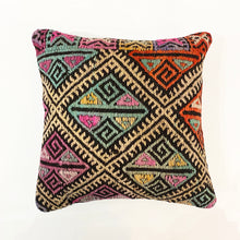 Lade das Bild in den Galerie-Viewer, Set of 2 Vintage Kilim Cushions

