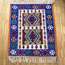 Lade das Bild in den Galerie-Viewer, Vintage Anatolian Kilim   100x115 cm .
