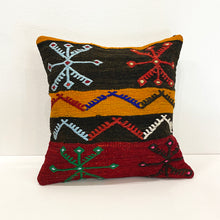 Lade das Bild in den Galerie-Viewer, Vintage Kilim Cushion
