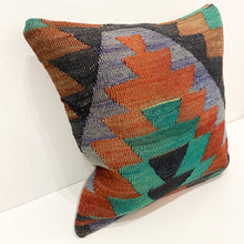Lade das Bild in den Galerie-Viewer, Set of 2 Vintage Kilim Cushions
