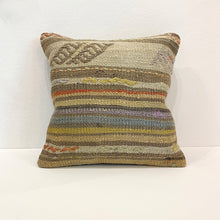 Lade das Bild in den Galerie-Viewer, Vintage Kilim Cushion
