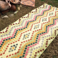 Lade das Bild in den Galerie-Viewer, Vintage Anatolian Kilim
