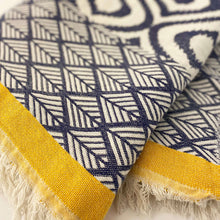 Lade das Bild in den Galerie-Viewer, Blue / Yellow Throw
