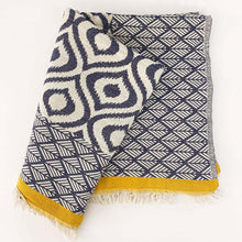 Lade das Bild in den Galerie-Viewer, Blue / Yellow Throw
