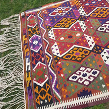 Lade das Bild in den Galerie-Viewer, Vintage Anatolian Barak Kilim   156x266 cm .
