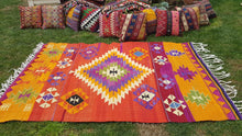 Lade das Bild in den Galerie-Viewer, Vintage Anatolian Kilim

