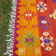Lade das Bild in den Galerie-Viewer, Vintage Anatolian Kilim

