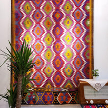 Lade das Bild in den Galerie-Viewer, Vintage Anatolian Kilim   156x219 cm .
