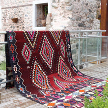 Lade das Bild in den Galerie-Viewer, Vintage Anatolian Kilim   175x294 cm .
