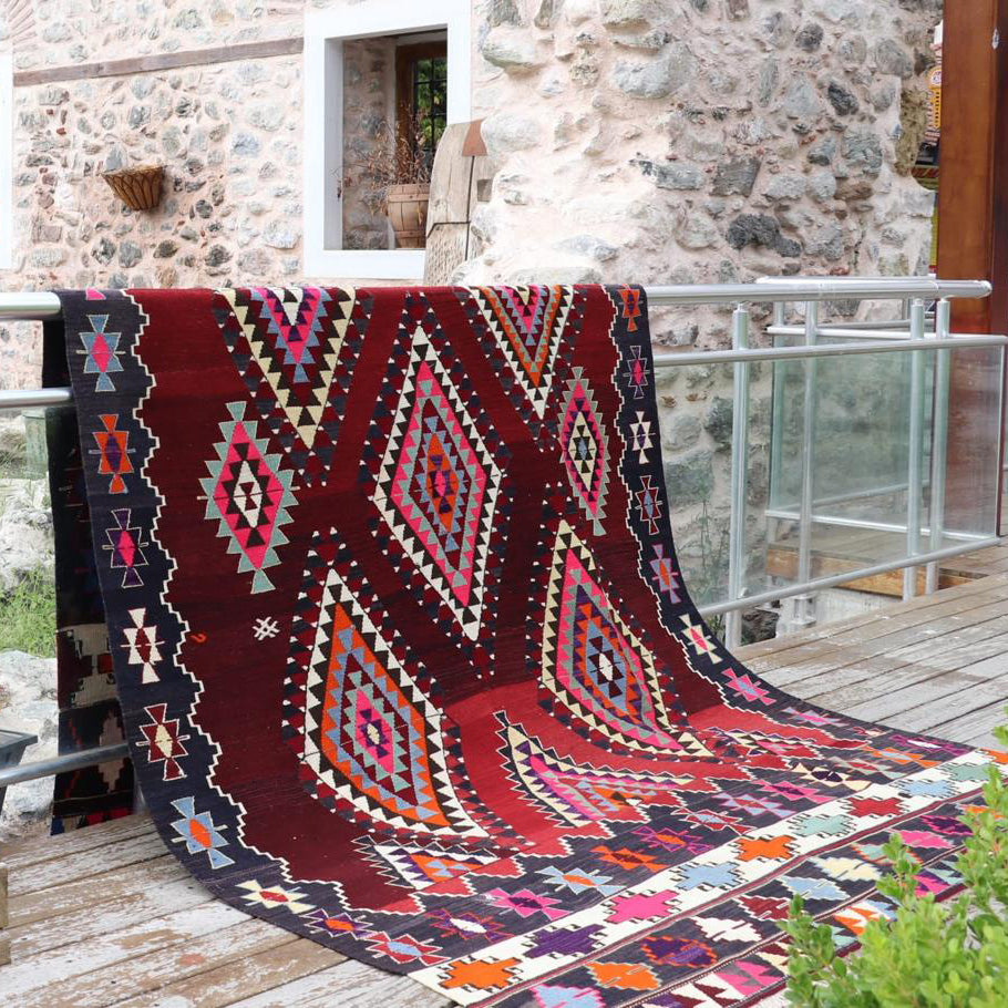 Vintage Anatolian Kilim   175x294 cm .